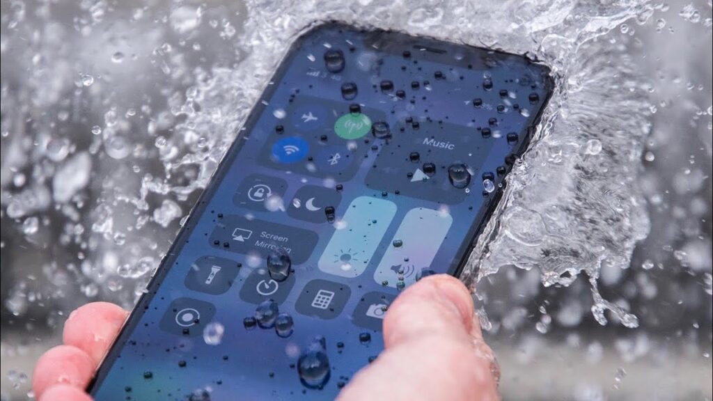 I dropped my phone in water, what do I do? 6 things you should do until you send it for repair