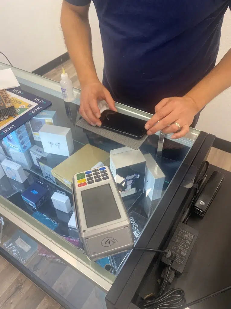Picture of iPhone Screen Repair in Florida (2026): Cost & Options Guide