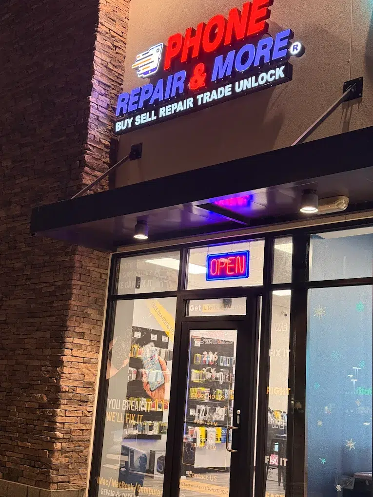Phone Repair and More Davenport store exterior near Four Corners